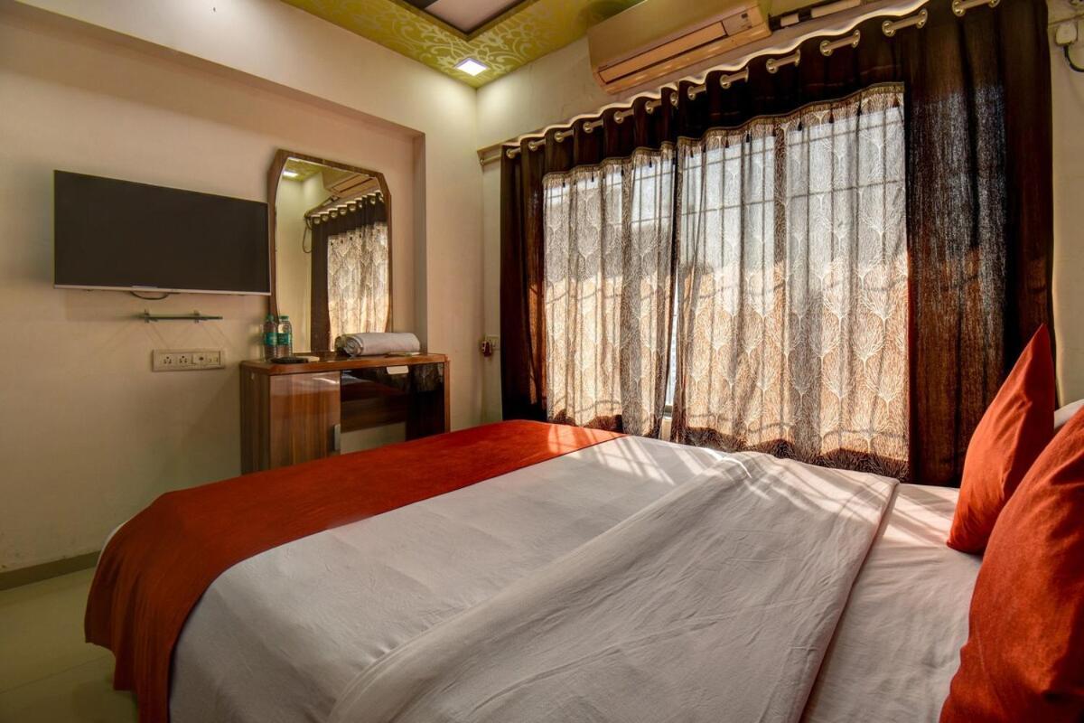 1 Private Bedroomiibath In A Modern 2bhk In Powai Apartment *